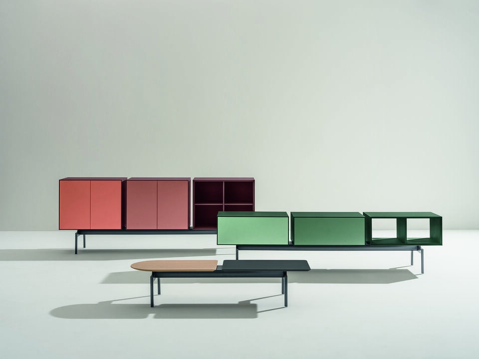 Die Kollektion Semiton von Arper bietet vielseitige Möglichkeiten. Das Sideboard oder Highboard kann problemlos erweitert werden. 