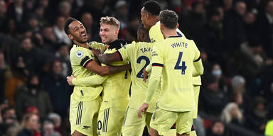 Man United besiegt Arsenal in Thriller 3:2