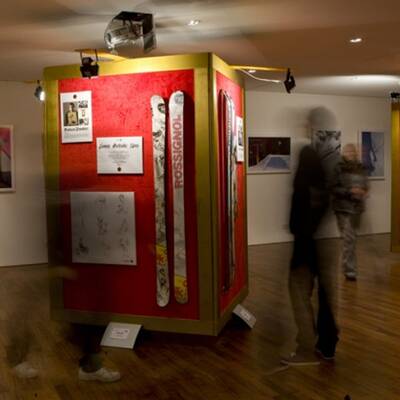 Rihanna - Queen of Downloads