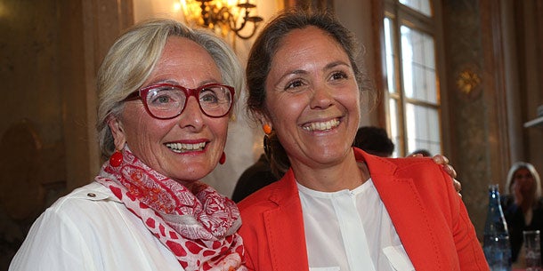 NEOS-Bürgermeisterkandidatin Barbara Unterkofler mit ihrer Mutter Maria Haidinger