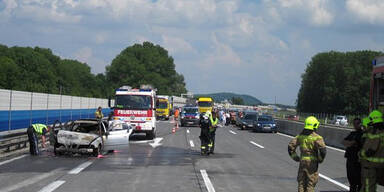 Schwerer Unfall auf A22: Fünf Verletzte