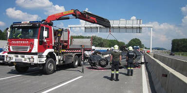 Schwerer Unfall auf A22: Fünf Verletzte