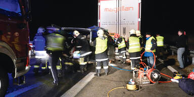 Tödlicher Crash: Kleinbus 115 Meter mitgeschleift
