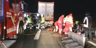 Tödlicher Crash: Kleinbus 115 Meter mitgeschleift