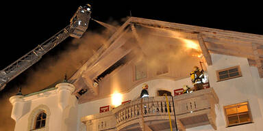 Hotel stand in Flammen: Großeinsatz der Feuerwehr