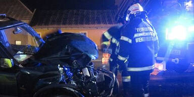 Pkw prallte gegen Hauswand: Lenker verletzt