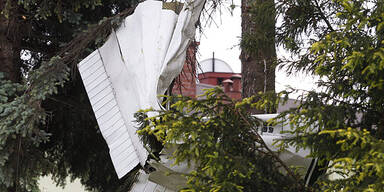 Kleinflugzeug stürzte bei Schulfest ab