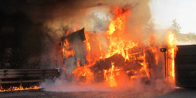 Brand beschädigte möglicherweise Autobahnbrücke