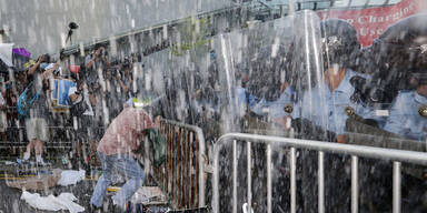 Tränengas gegen Demokratiebewegung