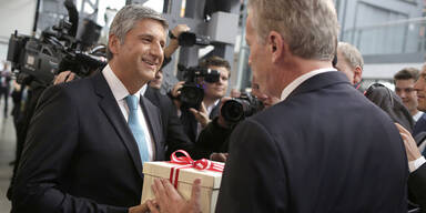 Mitterlehner mit 99,1 % zum ÖVP-Chef gekürt