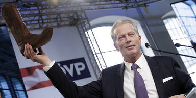 Mitterlehner mit 99,1 % zum ÖVP-Chef gekürt