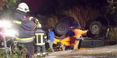 Streufahrzeug landete auf dem Dach