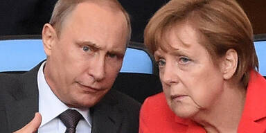 Putin & Merkel LOW QUALI