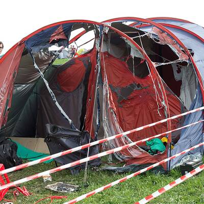 Gasgriller explodiert: 4 Verletzte