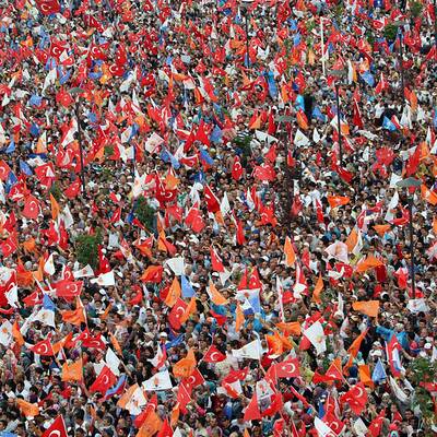 Erdogans Auftritt vor tausenden Anhängern