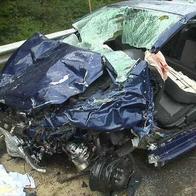 3 Tote nach schwerem Crash 