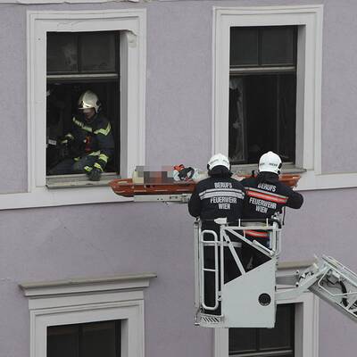 Wohnhaus in Wien nach Explosion eingestürzt