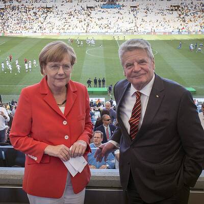 So jubeln Merkel & Gauck