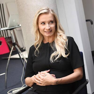 So schwanger ist Karina Sarkissova