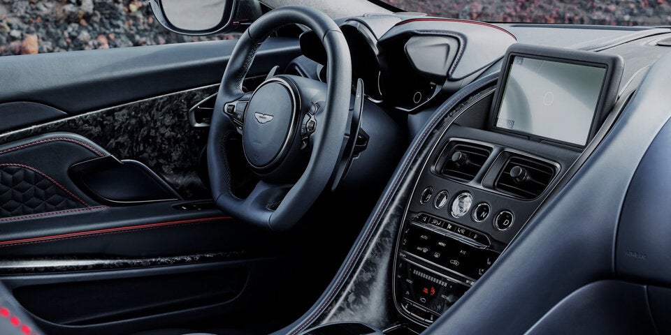 DBS Superleggera mischt ganz oben mit