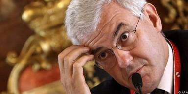 Auch Alessandro Profumo nimmt an der Tagung teil