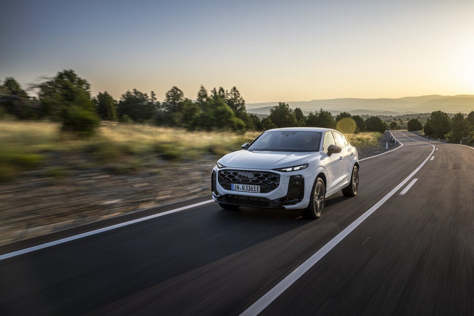 LxBxH: 4.531 x 1.859 x 1.559 mm, 2.681 mm Radstand.