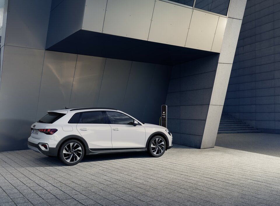 Audi A3: Kompakt-Derivat, höher gelegt & elektrifiziert