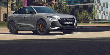 Audi e-tron (Sportback) als S-Line Black Edition