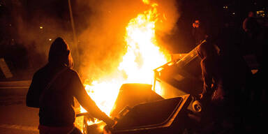 Schwere Krawalle nach Vergewaltigung durch Polizisten