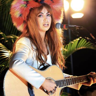 Rihanna - Queen of Downloads