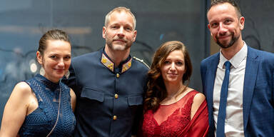 Let&rsquo;s Dance wie Heroes: Polizeiball mit David Bowie-Motto im Brucknerhaus