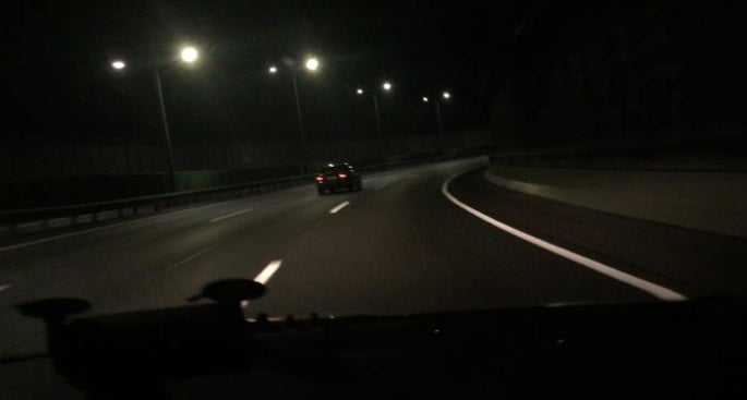 Raser ohne Schein liefert sich illegales Rennen auf Tangente