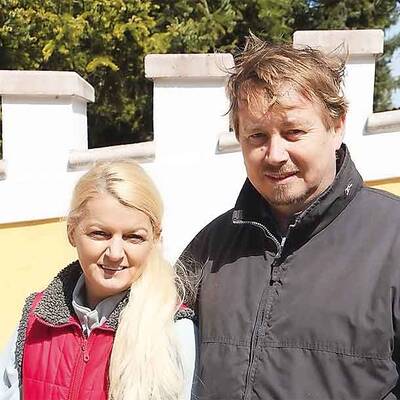 Mit Auto in Bach: Vater rettet seine Kinder