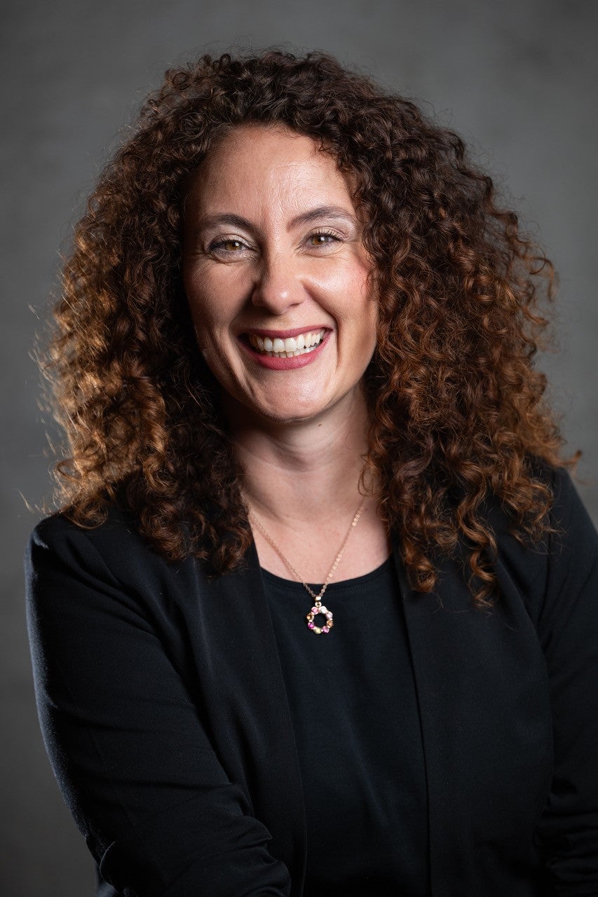 Nancy Hanisch ist Sexualtherapeutin und Dozentin. Ihre Kenntnisse auf dem Gebiet der Verhaltens- und Organisationspsychologie vermittelt sie in Vorträgen und Workshops. 