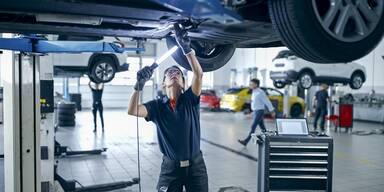 Autowerkstatt Mechanikerin