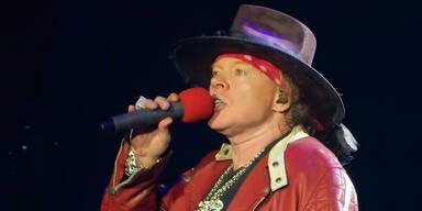 Axl Rose k&uuml;rzt nach Stimm-Problemen das Wien-Konzert
