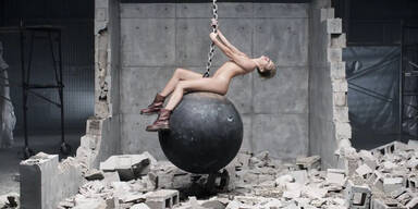Miley Cyrus - Wrecking Ball