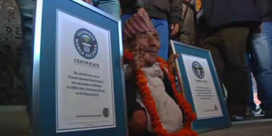 Guinness ehrt kleinsten Menschen der Welt