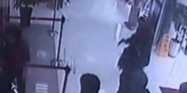 Überfall: Bankräuber verliert Pistolenmagazin