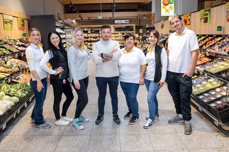 Das Team von Kaufmann Leutrim Metoski freut sich auf die Kunden.