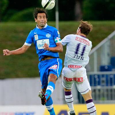 Die Tore zum 2:0-Erfolg machten aber Hunt, der bei einem Strafstoß an Adler scheiterte, beim zweiten Versuch kurze Zeit später aber traf, und Pedersen. Zlatko Junuzovic werkte dieses Mal im defensiven Mittelfeld. Die Hamburger traten übrigens noch ohne Neuerwerbung Van der Vaart (keine Spielerlaubnis) und ohne den noch verletzten Niederösterreicher Paul Scharner an.