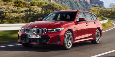 BMW 330e Touring xDrive: Stylischer Lader, neu frisiert & aktualisiert