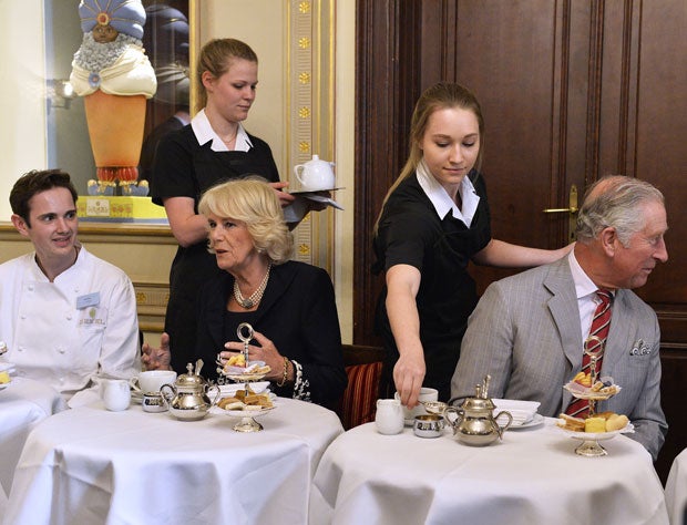 Prinz Charles & Camilla beim Demel