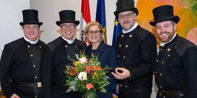 Landesinnungsmeister Stellvertreter Adalbert Svec, Landesinnungsmeister Stellvertreter Markus K&ouml;ck, Landeshauptfrau Johanna Mikl-Leitner, Landesinnungsmeister Matthias Vetiska und Landesinnungsmeister Stellvertreter Markus Pirringer (v.l.n.r.)&nbsp;
