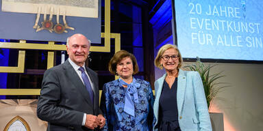 20 Jahre Palais Nieder&ouml;sterreich:: Landeshauptmann a. D. Erwin Pr&ouml;ll, &bdquo;Palais&ldquo;-Gesch&auml;ftsf&uuml;hrerin Birgit Hackenauer und Landeshauptfrau Johanna Mikl-Leitner (von links nach rechts).&nbsp;