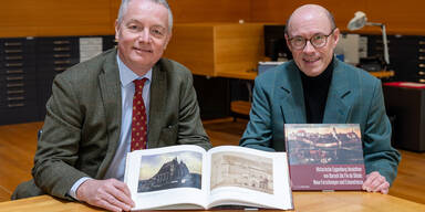 Die Autoren des Buches &bdquo;Historische Eggenburg-Ansichten von Barock bis Fin de Si&egrave;cle&ldquo; (v.l.) Gerhard Dafert und Ralph Andraschek-Holzer.&nbsp;&nbsp;