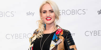 Baby-Freuden: Sarah Knappik ist schwanger | Reality-Star jubelt &uuml;ber erstes Kind