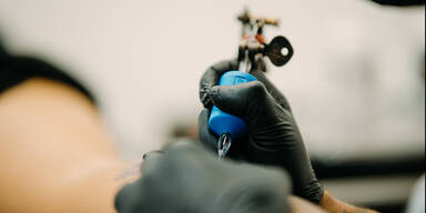 Schrecklich: Horror-Eltern t&auml;towieren Baby f&uuml;r Tiktok-Challenge