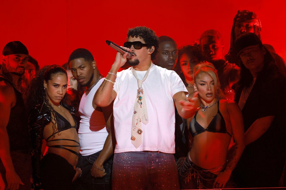 Nach Grammy-Triumph und vor Super Bowl: Bad Bunny stürmt die Charts