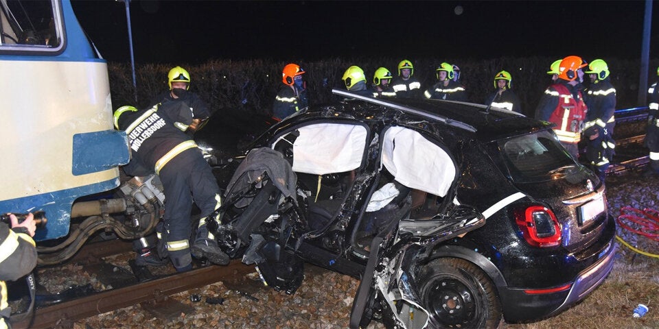 Drama um 4 junge Frauen bei Zug-Crash